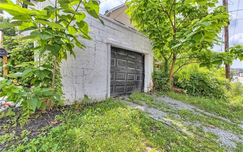 218 4th Street, Jeannette, 15644, 4 Bedrooms Bedrooms, 7 Rooms Rooms,1.1 BathroomsBathrooms,Residential,For Sale,4th Street,1765750