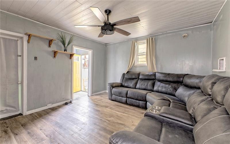 218 4th Street, Jeannette, 15644, 4 Bedrooms Bedrooms, 7 Rooms Rooms,1.1 BathroomsBathrooms,Residential,For Sale,4th Street,1765750