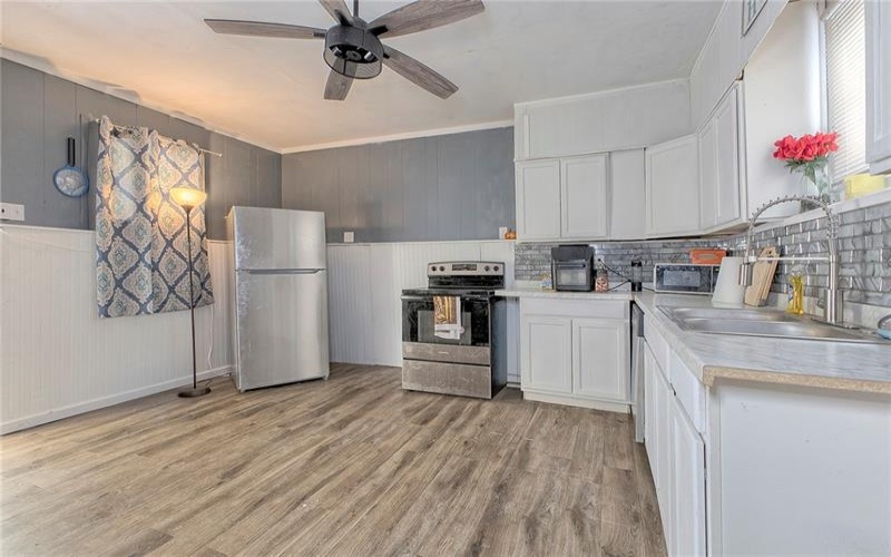 218 4th Street, Jeannette, 15644, 4 Bedrooms Bedrooms, 7 Rooms Rooms,1.1 BathroomsBathrooms,Residential,For Sale,4th Street,1765750