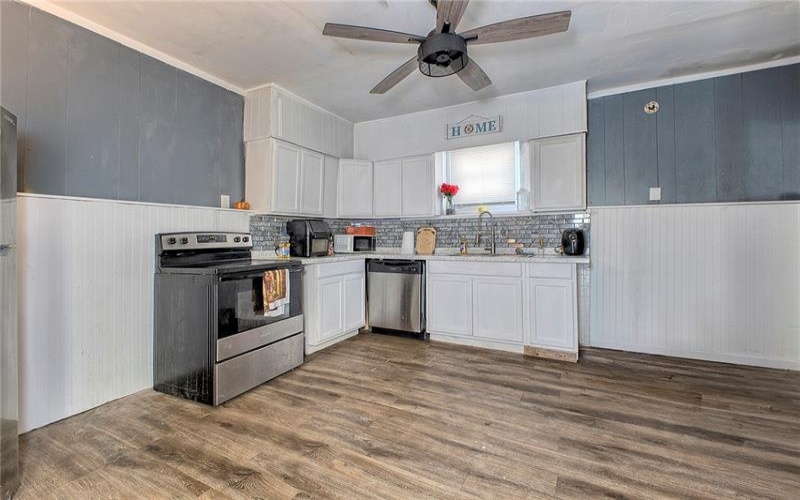 218 4th Street, Jeannette, 15644, 4 Bedrooms Bedrooms, 7 Rooms Rooms,1.1 BathroomsBathrooms,Residential,For Sale,4th Street,1765750