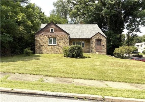 525 Riverview Dr, New Kensington, 15068, 3 Bedrooms Bedrooms, 7 Rooms Rooms,1.2 BathroomsBathrooms,Residential,For Sale,Riverview Dr,1765777