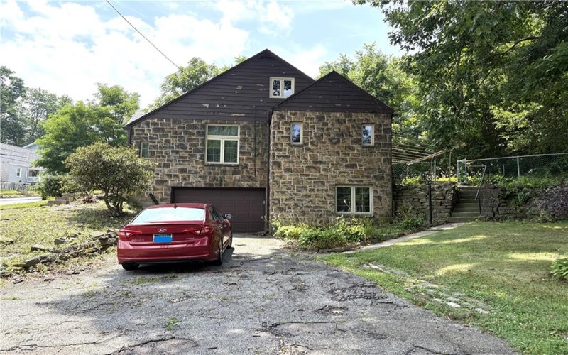 525 Riverview Dr, New Kensington, 15068, 3 Bedrooms Bedrooms, 7 Rooms Rooms,1.2 BathroomsBathrooms,Residential,For Sale,Riverview Dr,1765777