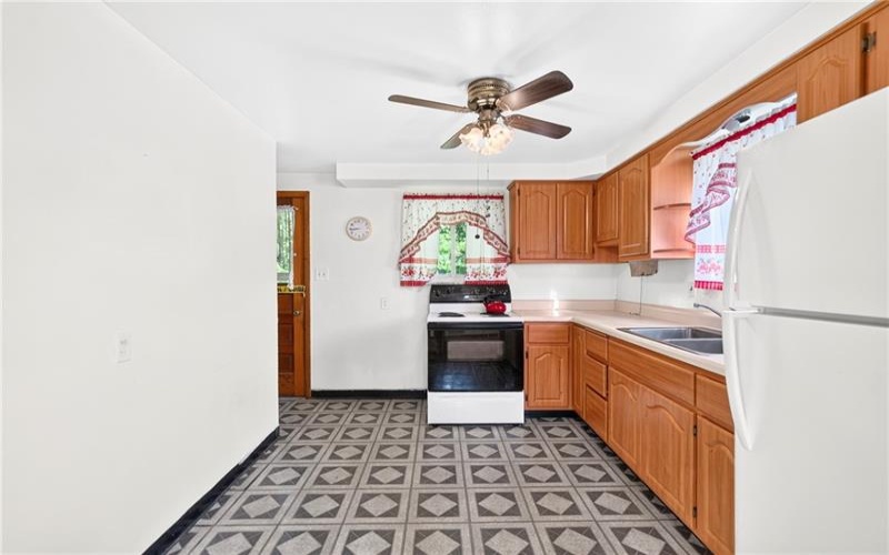 203 History Lane, Rostraver Twp., 15012, 3 Bedroom Bedrooms, 7 Room Rooms,2 BathroomBathrooms,Residential,For Sale,History Lane,1767257