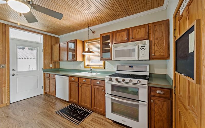 110 Barnes Rd, Hopwood, 15445, 2 Bedrooms Bedrooms, ,1.1 BathroomsBathrooms,Residential,For Sale,Barnes Rd,1767262