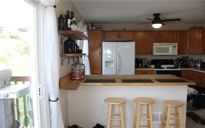 2011 Trail Side Ct, Jeannette, 15644, 3 Bedrooms Bedrooms, 8 Rooms Rooms,2.1 BathroomsBathrooms,Residential,For Sale,Trail Side Ct,1765862