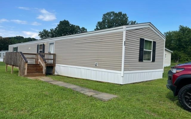 17 SHELLIE ST, Uniontown, 15401, 3 Bedrooms Bedrooms, 5 Rooms Rooms,2 BathroomsBathrooms,Residential,For Sale,SHELLIE ST,1767304