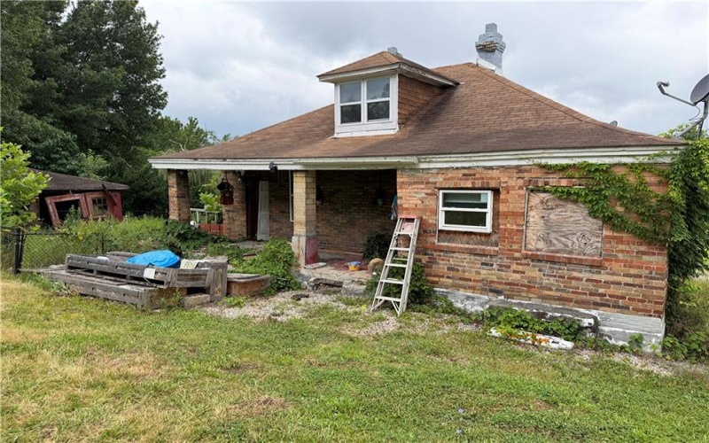 201 Elm Rd, Uniontown, 15401, 2 Bedrooms Bedrooms, ,1 BathroomBathrooms,Residential,For Sale,Elm Rd,1767313