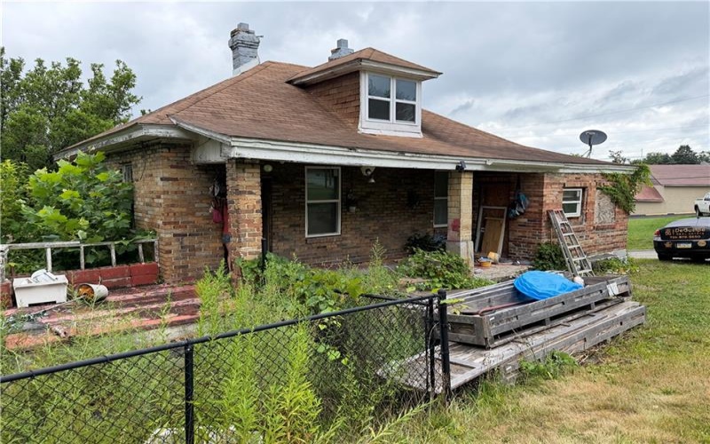 201 Elm Rd, Uniontown, 15401, 2 Bedrooms Bedrooms, ,1 BathroomBathrooms,Residential,For Sale,Elm Rd,1767313