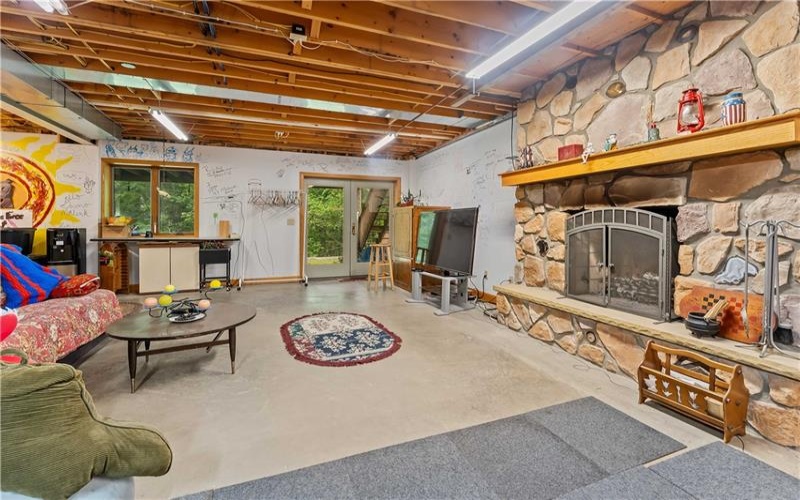 461 and 467 Fan Hollow Rd, Uniontown, 15401, 3 Bedrooms Bedrooms, 8 Rooms Rooms,3.1 BathroomsBathrooms,Residential,For Sale,Fan Hollow Rd,1765907