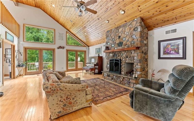 461 and 467 Fan Hollow Rd, Uniontown, 15401, 3 Bedrooms Bedrooms, 8 Rooms Rooms,3.1 BathroomsBathrooms,Residential,For Sale,Fan Hollow Rd,1765907