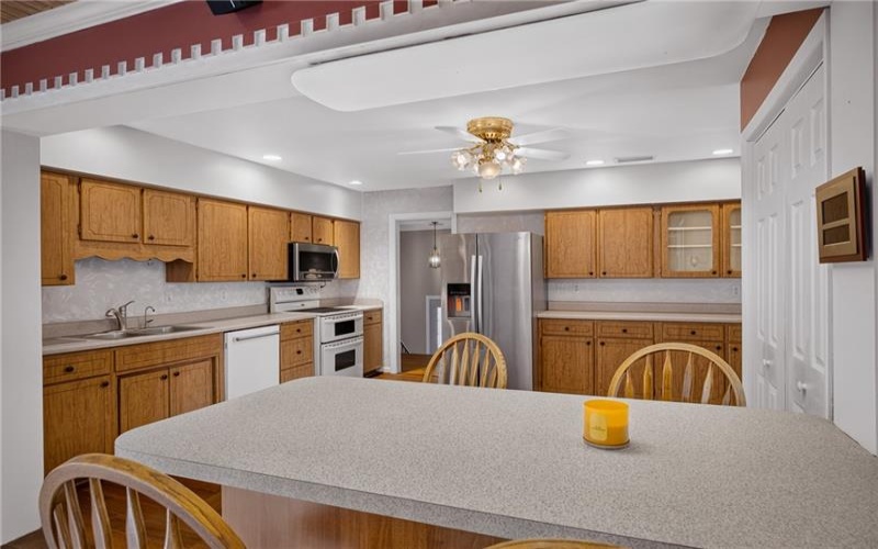 600 Lincoln Ave, Mc Donald, 15057, 5 Bedrooms Bedrooms, 11 Rooms Rooms,3.1 BathroomsBathrooms,Residential,For Sale,Lincoln Ave,1765928