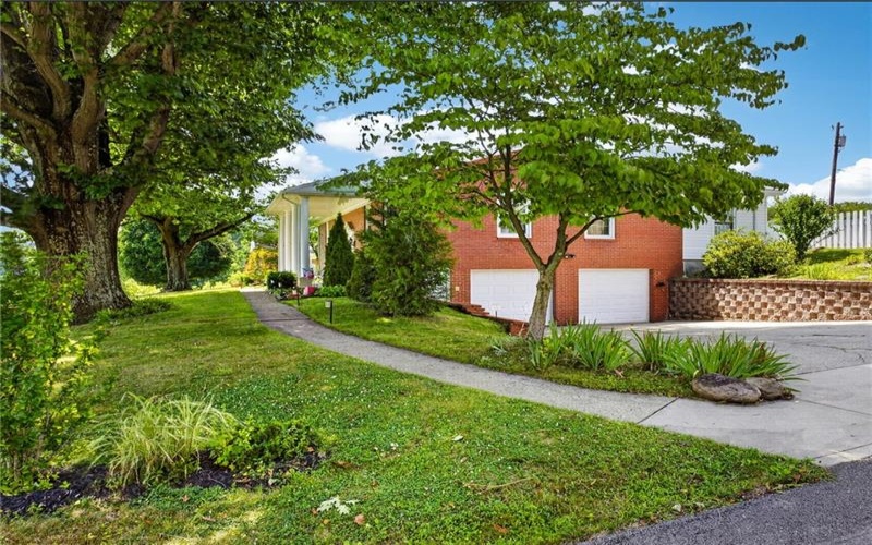600 Lincoln Ave, Mc Donald, 15057, 5 Bedrooms Bedrooms, 11 Rooms Rooms,3.1 BathroomsBathrooms,Residential,For Sale,Lincoln Ave,1765928