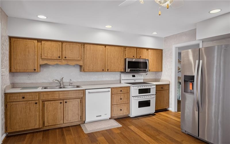 600 Lincoln Ave, Mc Donald, 15057, 5 Bedrooms Bedrooms, 11 Rooms Rooms,3.1 BathroomsBathrooms,Residential,For Sale,Lincoln Ave,1765928