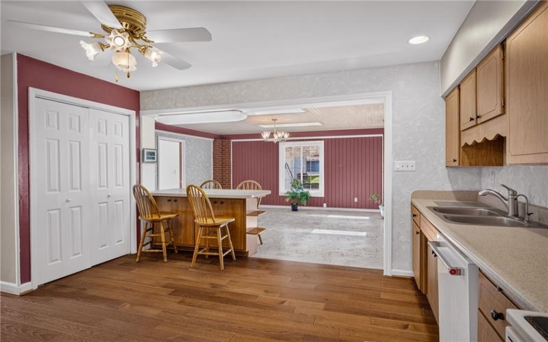 600 Lincoln Ave, Mc Donald, 15057, 5 Bedrooms Bedrooms, 11 Rooms Rooms,3.1 BathroomsBathrooms,Residential,For Sale,Lincoln Ave,1765928