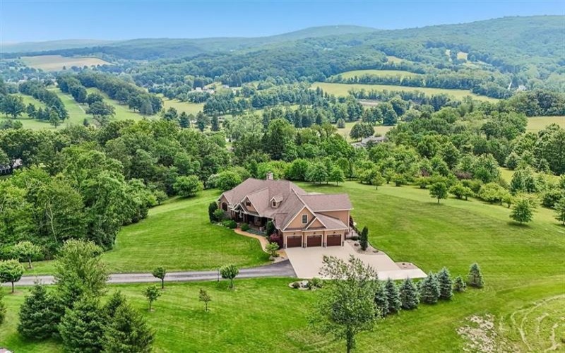 2017 Thunder Lane, Latrobe, 15650, 4 Bedrooms Bedrooms, 13 Rooms Rooms,3.2 BathroomsBathrooms,Residential,For Sale,Thunder Lane,1767346