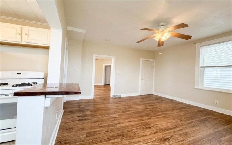 514 6th St, Irwin, 15642, 2 Bedrooms Bedrooms, ,1.1 BathroomsBathrooms,Lease,For Rent,6th St,1765942