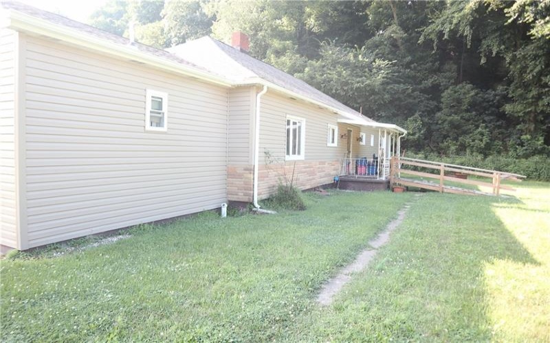 521 Pike Run Dr, Daisytown, 15427, 4 Bedrooms Bedrooms, 10 Rooms Rooms,2 BathroomsBathrooms,Residential,For Sale,Pike Run Dr,1767352