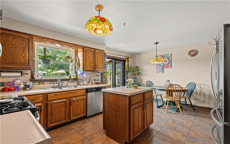 190 Delaware Trl, Venetia, 15367, 4 Bedrooms Bedrooms, 12 Rooms Rooms,2.1 BathroomsBathrooms,Residential,For Sale,Delaware Trl,1767378