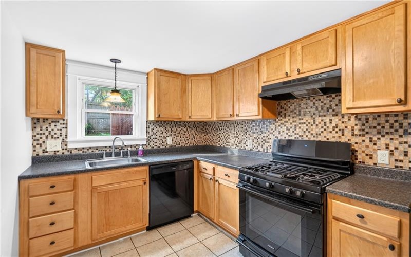 609 7th St, Charleroi, 15022, 3 Bedrooms Bedrooms, 8 Rooms Rooms,2 BathroomsBathrooms,Residential,For Sale,7th St,1765988
