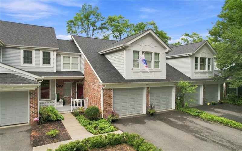 206 Waterside Dr, Canonsburg, 15317, 3 Bedrooms Bedrooms, 11 Rooms Rooms,3.1 BathroomsBathrooms,Residential,For Sale,Waterside Dr,1767435