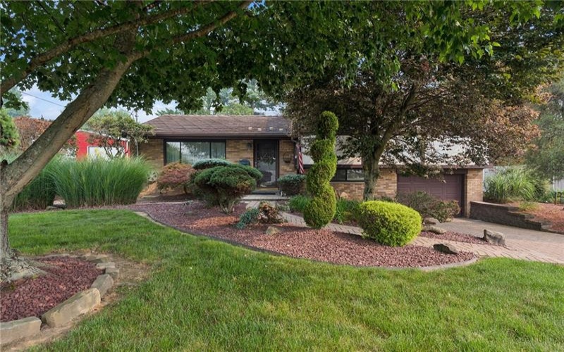220 VERNON AVE, Belle Vernon, 15012, 3 Bedrooms Bedrooms, ,1.1 BathroomsBathrooms,Residential,For Sale,VERNON AVE,1766045