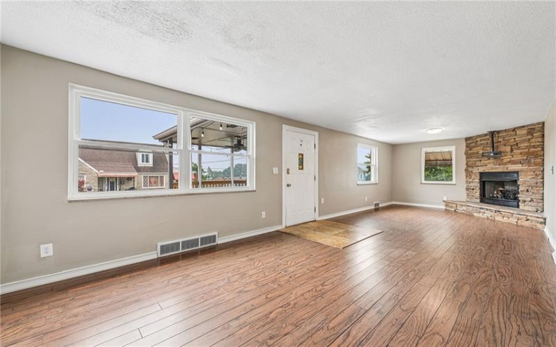 300 Pershing Dr, New Kensington, 15068, 3 Bedroom Bedrooms, ,2 BathroomBathrooms,Residential,For Sale,Pershing Dr,1766063