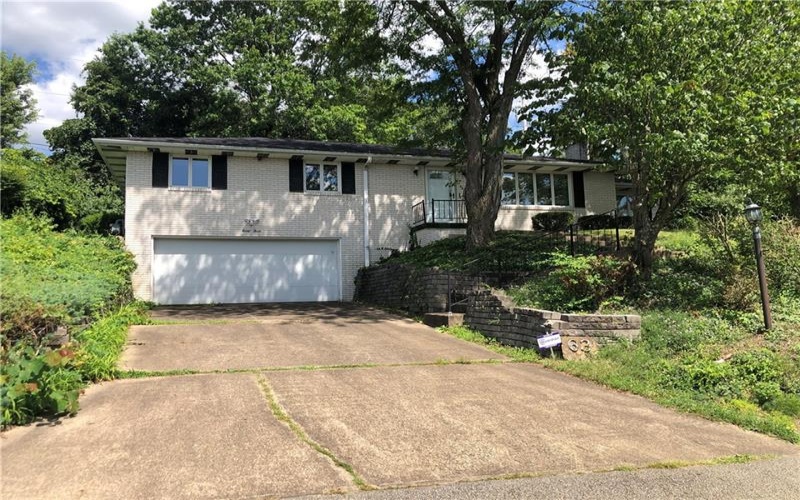 63 ROOSEVELT DR, Uniontown, 15401, 2 Bedrooms Bedrooms, 11 Rooms Rooms,3 BathroomsBathrooms,Residential,For Sale,ROOSEVELT DR,1767602