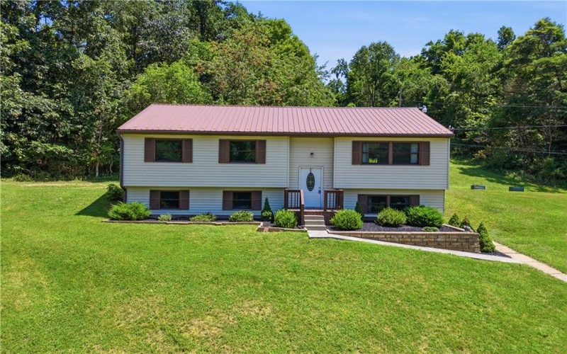 517 Hull Run Rd, Waynesburg, 15370, 3 Bedrooms Bedrooms, ,2.1 BathroomsBathrooms,Residential,For Sale,Hull Run Rd,1766245