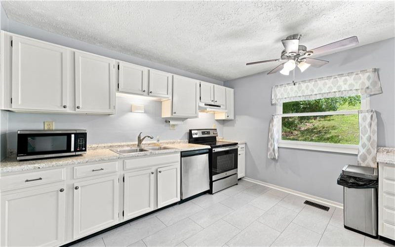 517 Hull Run Rd, Waynesburg, 15370, 3 Bedrooms Bedrooms, ,2.1 BathroomsBathrooms,Residential,For Sale,Hull Run Rd,1766245