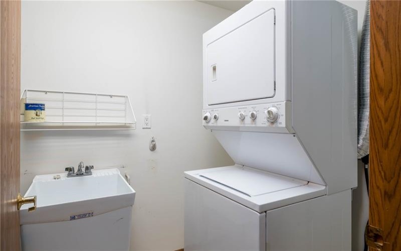207 Clubhouse Dr, Washington, 15301, 2 Bedrooms Bedrooms, 5 Rooms Rooms,1.1 BathroomsBathrooms,Residential,For Sale,Clubhouse Dr,1766256