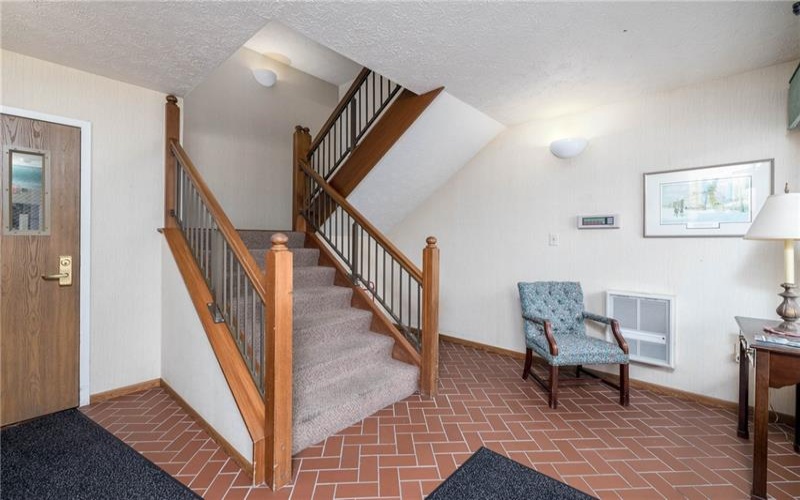 207 Clubhouse Dr, Washington, 15301, 2 Bedrooms Bedrooms, 5 Rooms Rooms,1.1 BathroomsBathrooms,Residential,For Sale,Clubhouse Dr,1766256