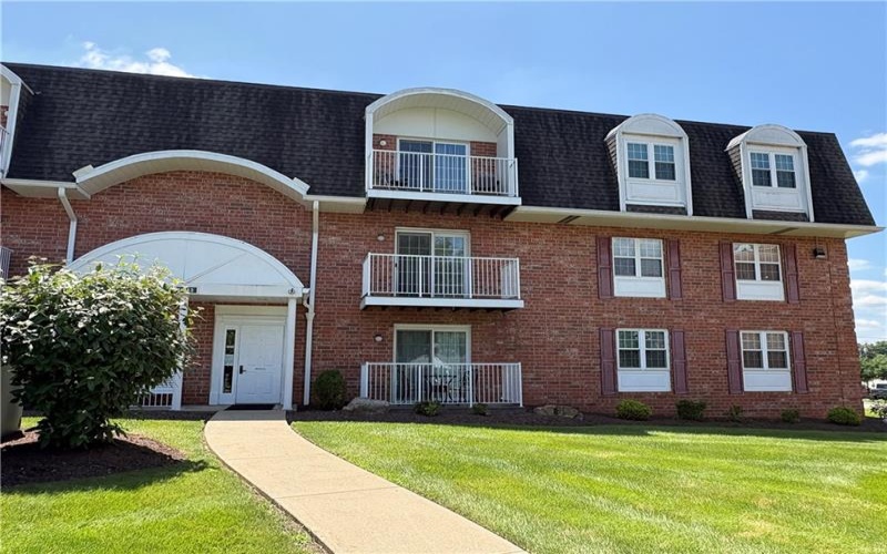 207 Clubhouse Dr, Washington, 15301, 2 Bedrooms Bedrooms, 5 Rooms Rooms,1.1 BathroomsBathrooms,Residential,For Sale,Clubhouse Dr,1766256