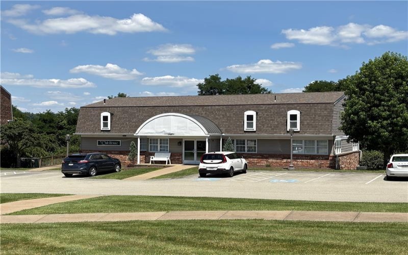 207 Clubhouse Dr, Washington, 15301, 2 Bedrooms Bedrooms, 5 Rooms Rooms,1.1 BathroomsBathrooms,Residential,For Sale,Clubhouse Dr,1766256