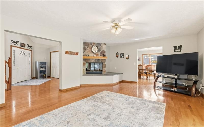 327 Sugar Run Rd, Waynesburg, 15370, 4 Bedrooms Bedrooms, ,2.2 BathroomsBathrooms,Farm-acreage-lot,For Sale,6 stall barn 2 run-ins,Sugar Run Rd,1767656