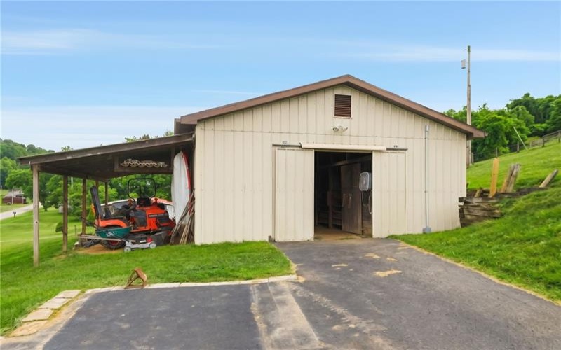327 Sugar Run Rd, Waynesburg, 15370, 4 Bedrooms Bedrooms, ,2.2 BathroomsBathrooms,Farm-acreage-lot,For Sale,6 stall barn 2 run-ins,Sugar Run Rd,1767656