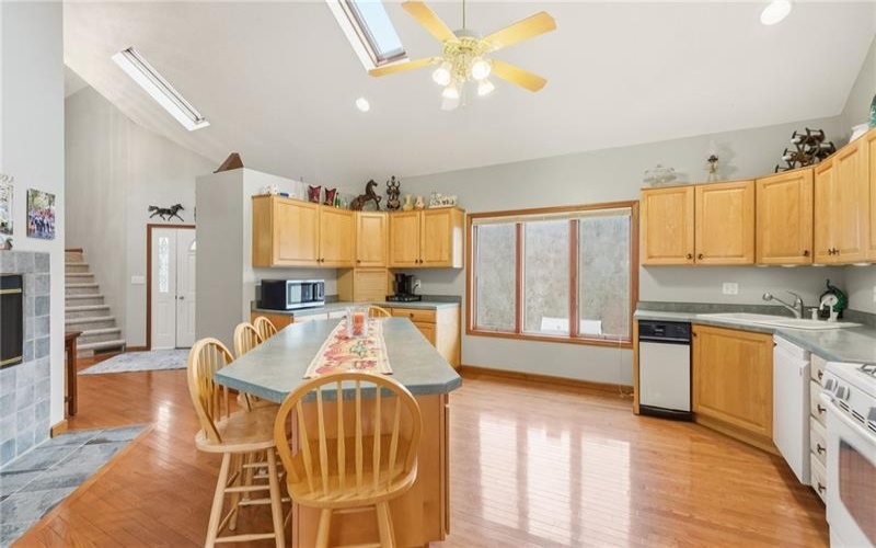 327 Sugar Run Rd, Waynesburg, 15370, 4 Bedrooms Bedrooms, ,2.2 BathroomsBathrooms,Farm-acreage-lot,For Sale,6 stall barn 2 run-ins,Sugar Run Rd,1767656