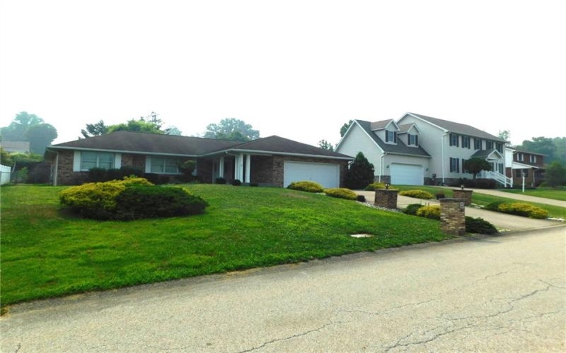 321 Meadowlark Dr, Uniontown, 15401, 3 Bedrooms Bedrooms, ,2.1 BathroomsBathrooms,Residential,For Sale,Meadowlark Dr,1766334