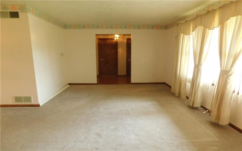 321 Meadowlark Dr, Uniontown, 15401, 3 Bedrooms Bedrooms, ,2.1 BathroomsBathrooms,Residential,For Sale,Meadowlark Dr,1766334