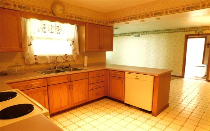 321 Meadowlark Dr, Uniontown, 15401, 3 Bedrooms Bedrooms, ,2.1 BathroomsBathrooms,Residential,For Sale,Meadowlark Dr,1766334