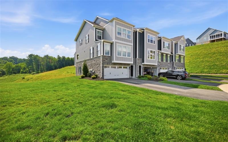 600 Spruce Lane, Canonsburg, 15317, 3 Bedrooms Bedrooms, ,2.2 BathroomsBathrooms,Lease,For Rent,Spruce Lane,1766409