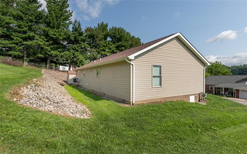 27 Mannina Avenue, Dunlevy, 15432, 2 Bedrooms Bedrooms, 7 Rooms Rooms,1 BathroomBathrooms,Residential,For Sale,Mannina Avenue,1766414