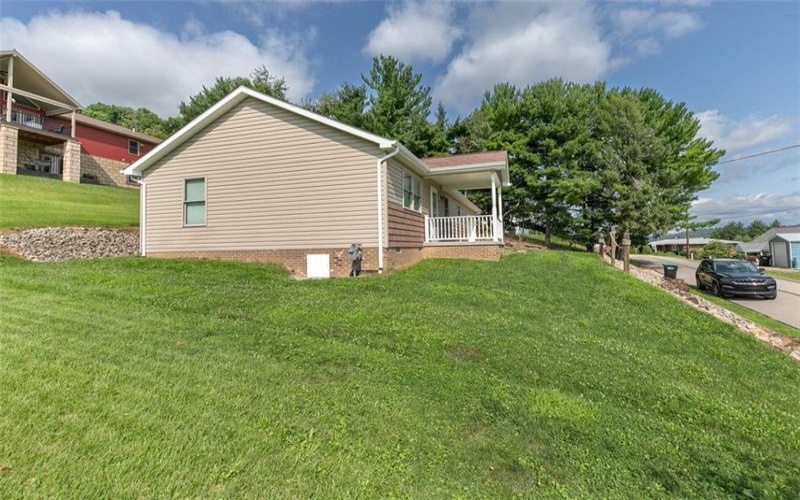 27 Mannina Avenue, Dunlevy, 15432, 2 Bedrooms Bedrooms, 7 Rooms Rooms,1 BathroomBathrooms,Residential,For Sale,Mannina Avenue,1766414