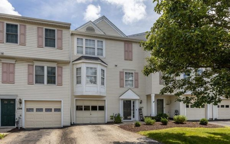 1343 Meadowbrook Dr, Canonsburg, 15317, 3 Bedrooms Bedrooms, 5 Rooms Rooms,2.1 BathroomsBathrooms,Residential,For Sale,Meadowbrook Dr,1766484