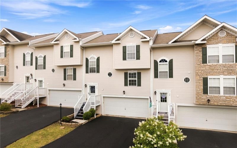 16 Cinque Terra Pl, Finleyville, 15332, 3 Bedrooms Bedrooms, 8 Rooms Rooms,2.2 BathroomsBathrooms,Residential,For Sale,Cinque Terra Pl,1766490