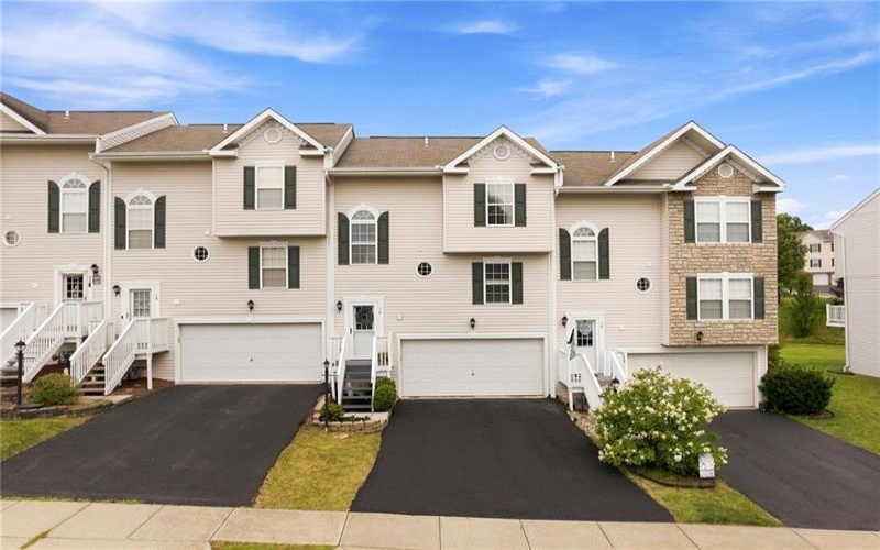 16 Cinque Terra Pl, Finleyville, 15332, 3 Bedrooms Bedrooms, 8 Rooms Rooms,2.2 BathroomsBathrooms,Residential,For Sale,Cinque Terra Pl,1766490