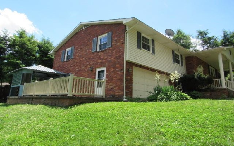 410 Crestridge Drive, Greensburg, 15601, 3 Bedrooms Bedrooms, 8 Rooms Rooms,2 BathroomsBathrooms,Residential,For Sale,Crestridge Drive,1764754
