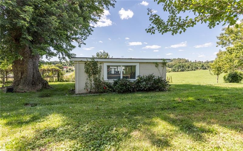 7221 National Pike, Uniontown, 15401, 2 Bedrooms Bedrooms, 5 Rooms Rooms,1.1 BathroomsBathrooms,Residential,For Sale,National Pike,1767825