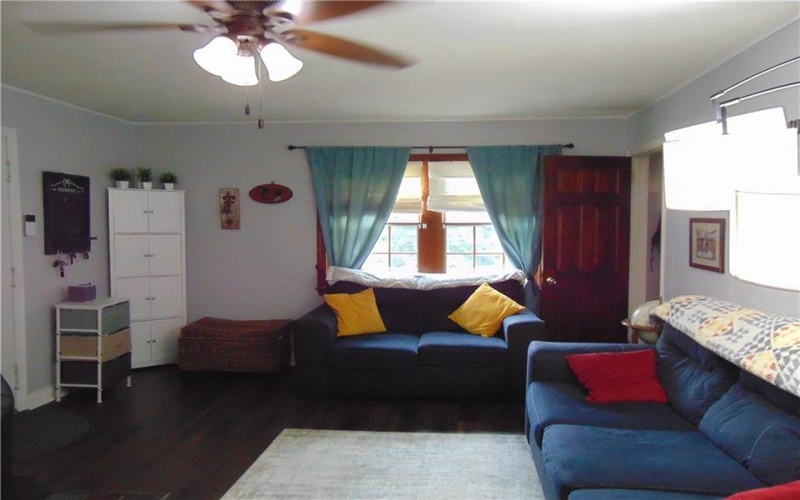 191 Buttermilk Hollow Rd, North Huntingdon, 15642, 4 Bedroom Bedrooms, 8 Room Rooms,2 BathroomBathrooms,Residential,For Sale,Buttermilk Hollow Rd,1767897