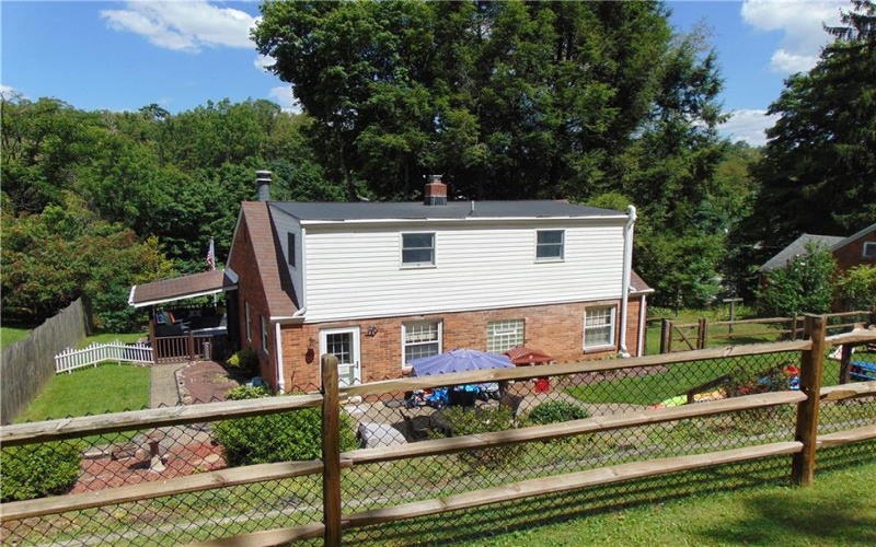 191 Buttermilk Hollow Rd, North Huntingdon, 15642, 4 Bedroom Bedrooms, 8 Room Rooms,2 BathroomBathrooms,Residential,For Sale,Buttermilk Hollow Rd,1767897