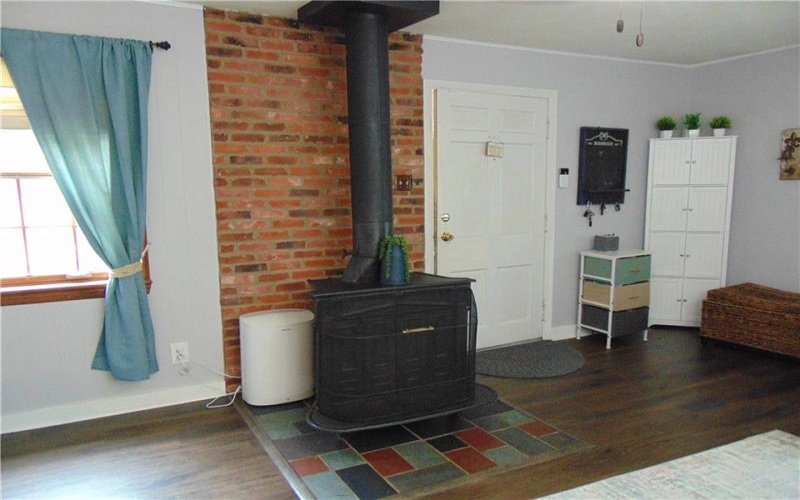 191 Buttermilk Hollow Rd, North Huntingdon, 15642, 4 Bedroom Bedrooms, 8 Room Rooms,2 BathroomBathrooms,Residential,For Sale,Buttermilk Hollow Rd,1767897